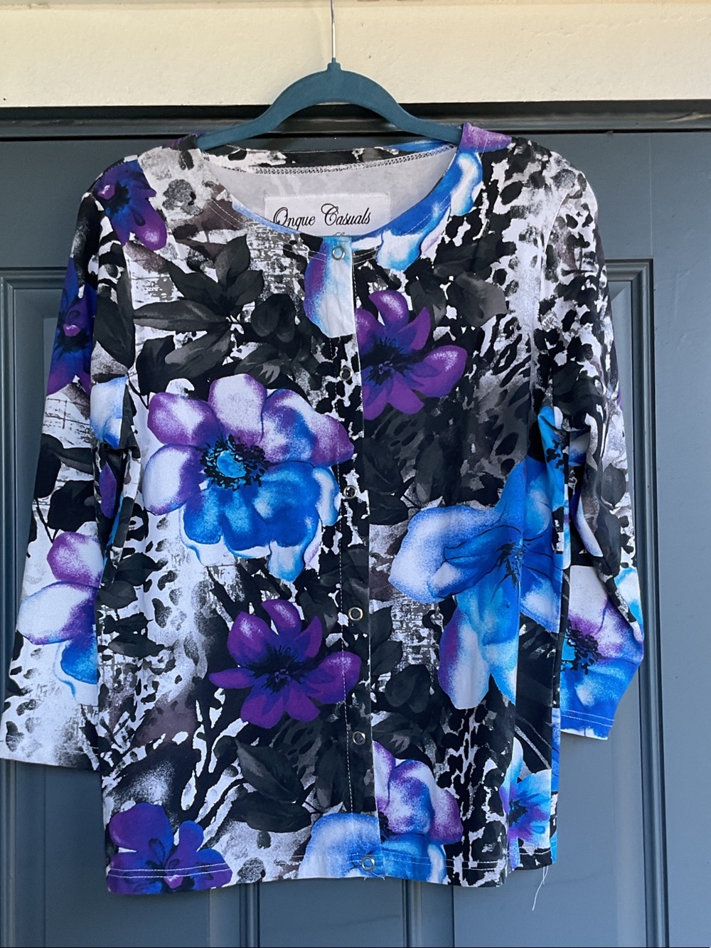 Onque Casuals Women's Blue & Purple Floral Snap-Front Top, Size L